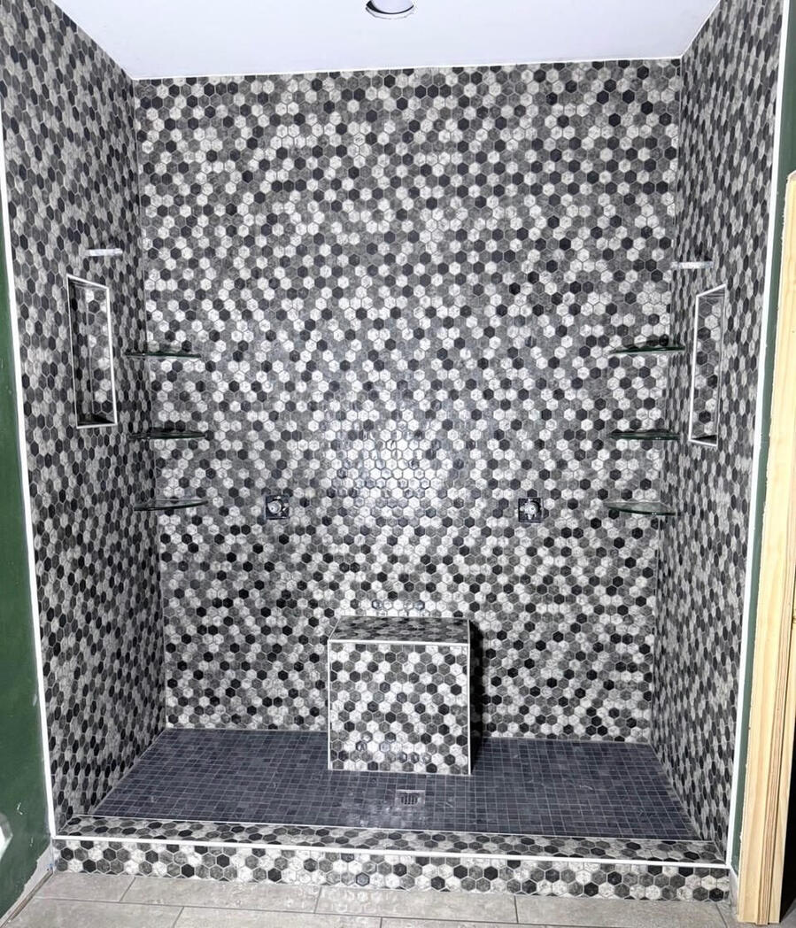 rs:m06_tile_shower_mosaic_bench