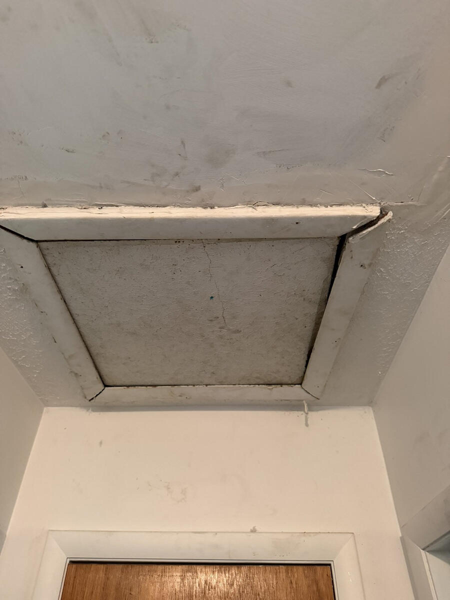 rs:p04_attic_hatch_before