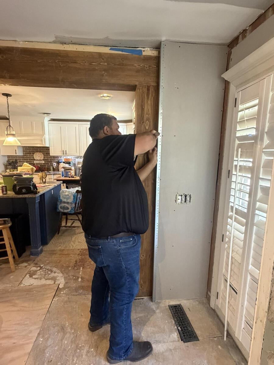 rs:r07_on_the_job_drywall